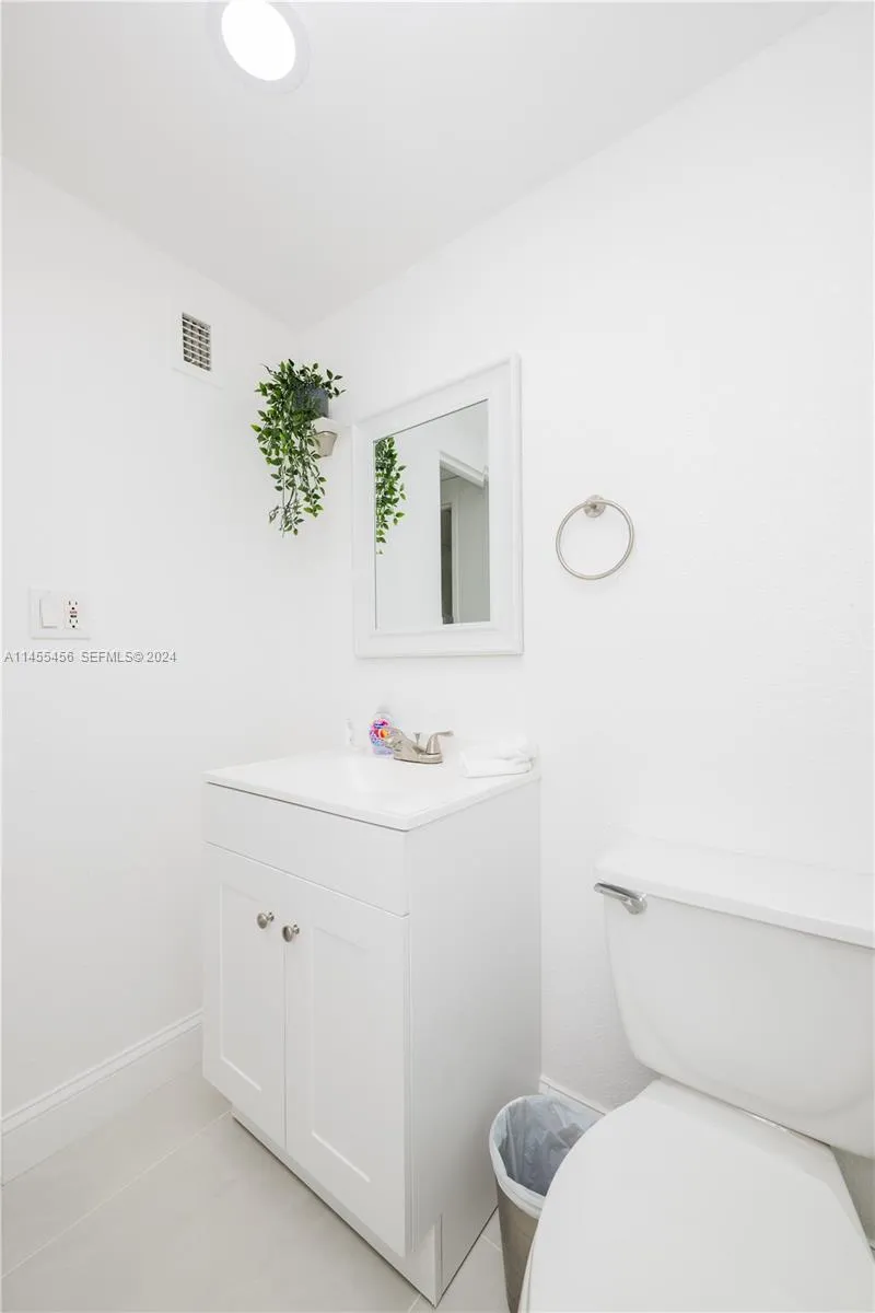 2nd Bathroom