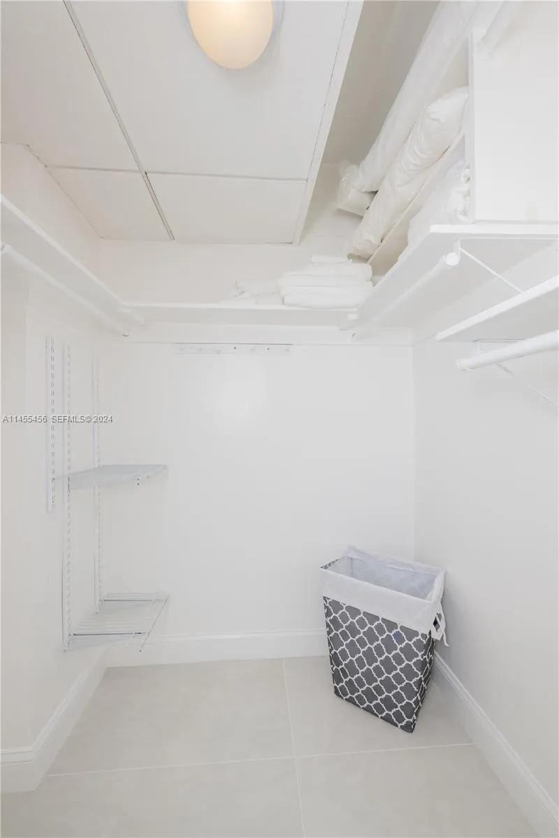 Master Walking Closet