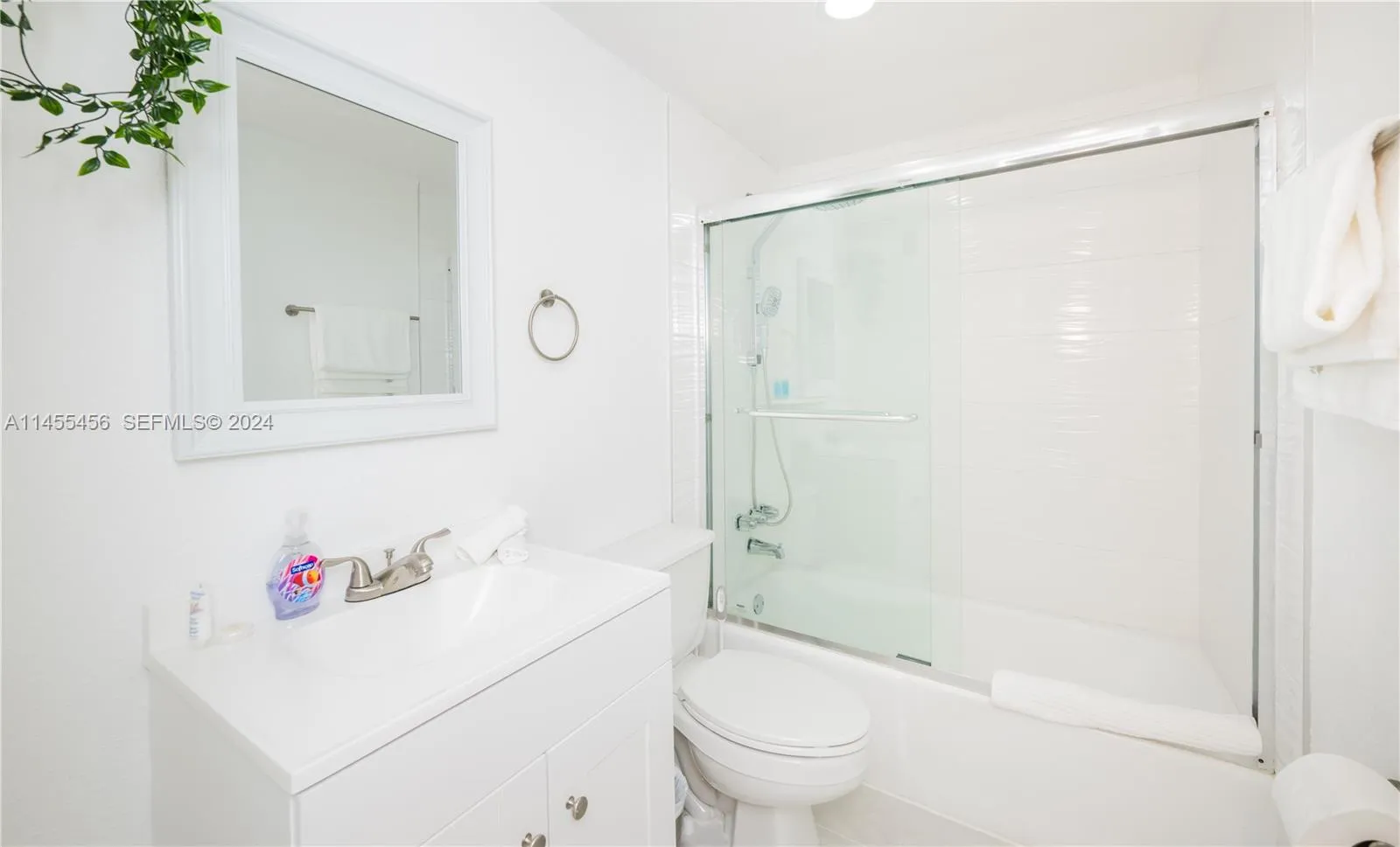 2nd Bathroom