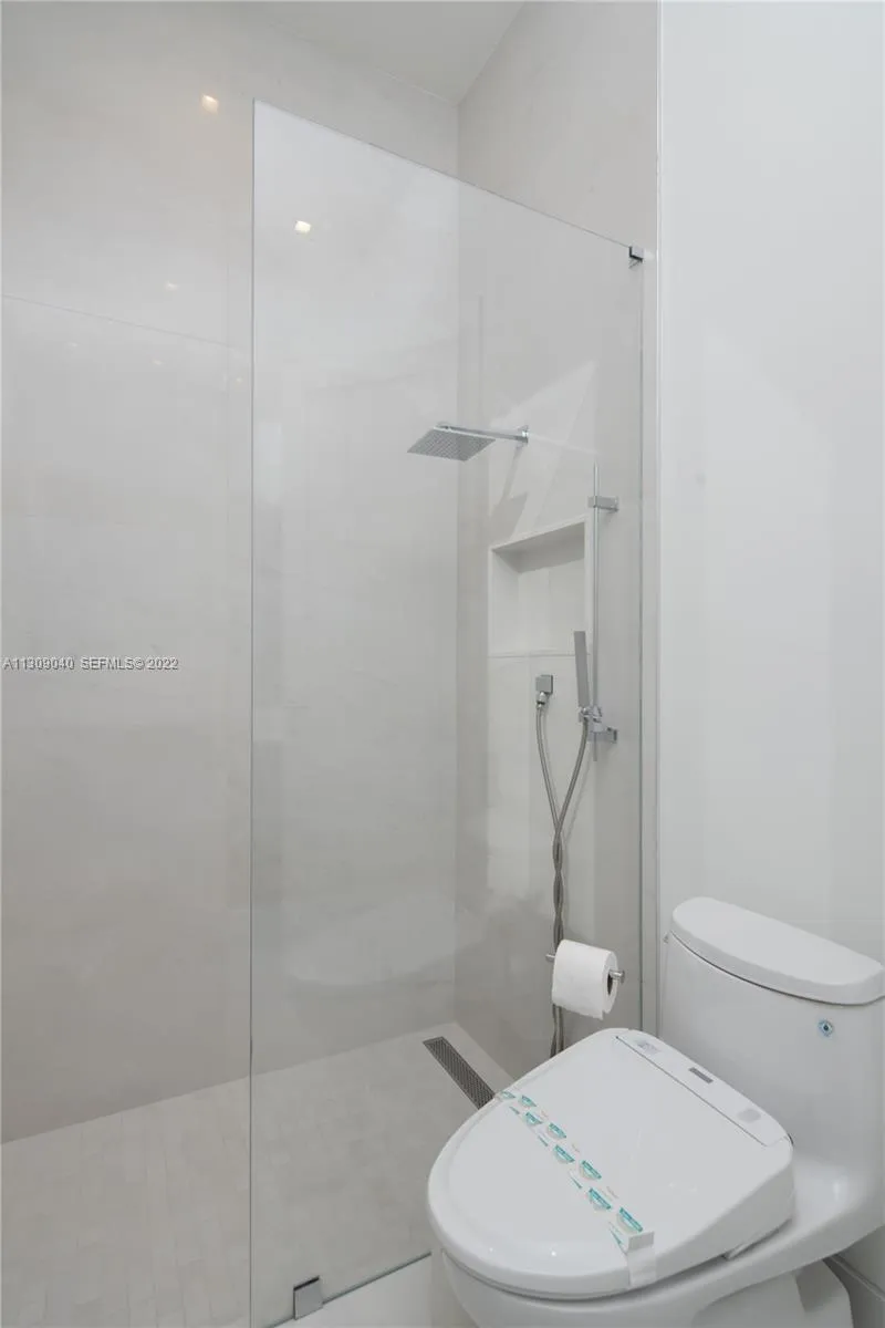 En-suite bathroom 1