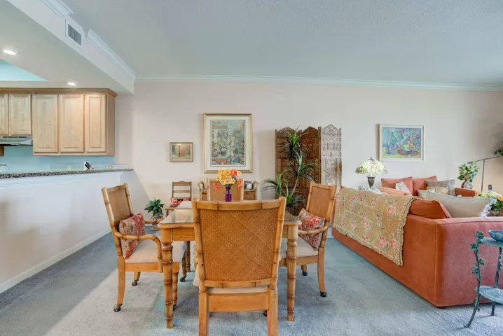 INFORMAL DINING