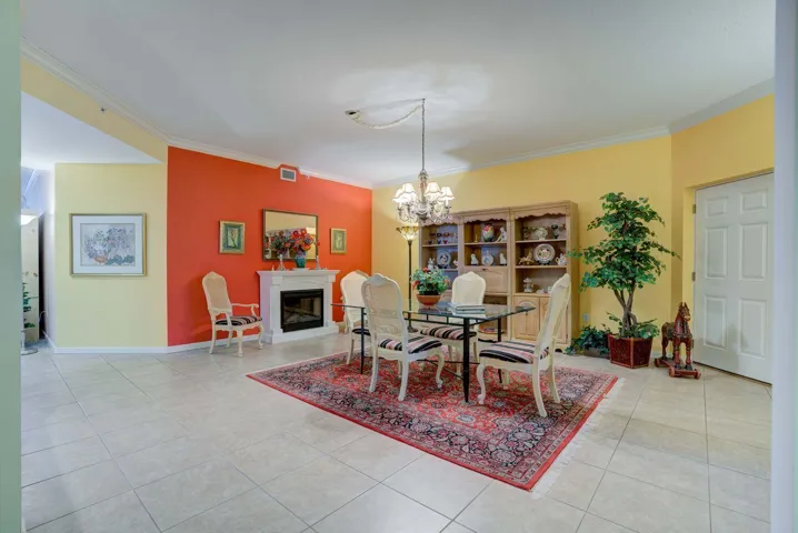 FORMAL DINING AREA