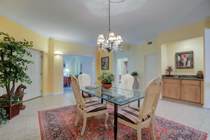 WET BAR off FORMAL DINING