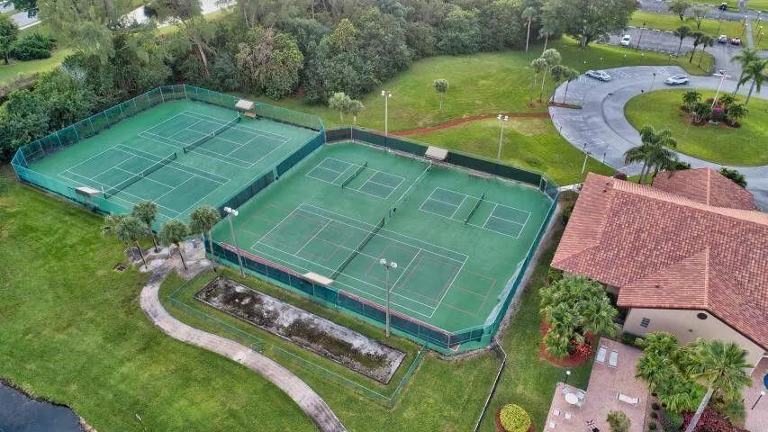 TENNIS & PICKLEBALL