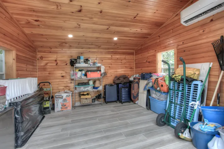 Shed w/ AC