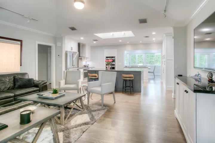 322 NW 16 St-9