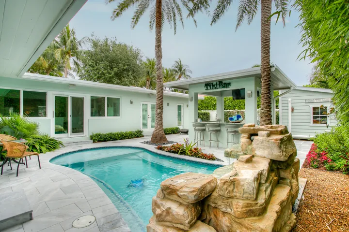 322 NW 16 St-23