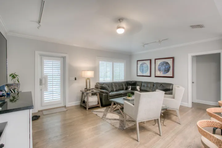 322 NW 16 St-8