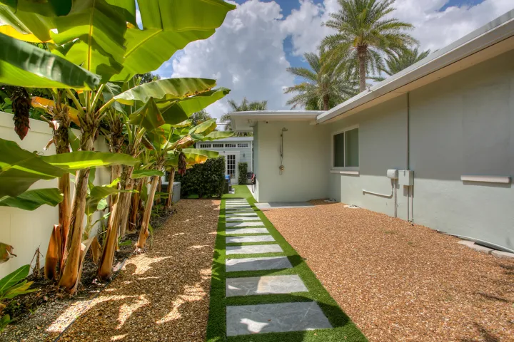 322 NW 16 St New-9