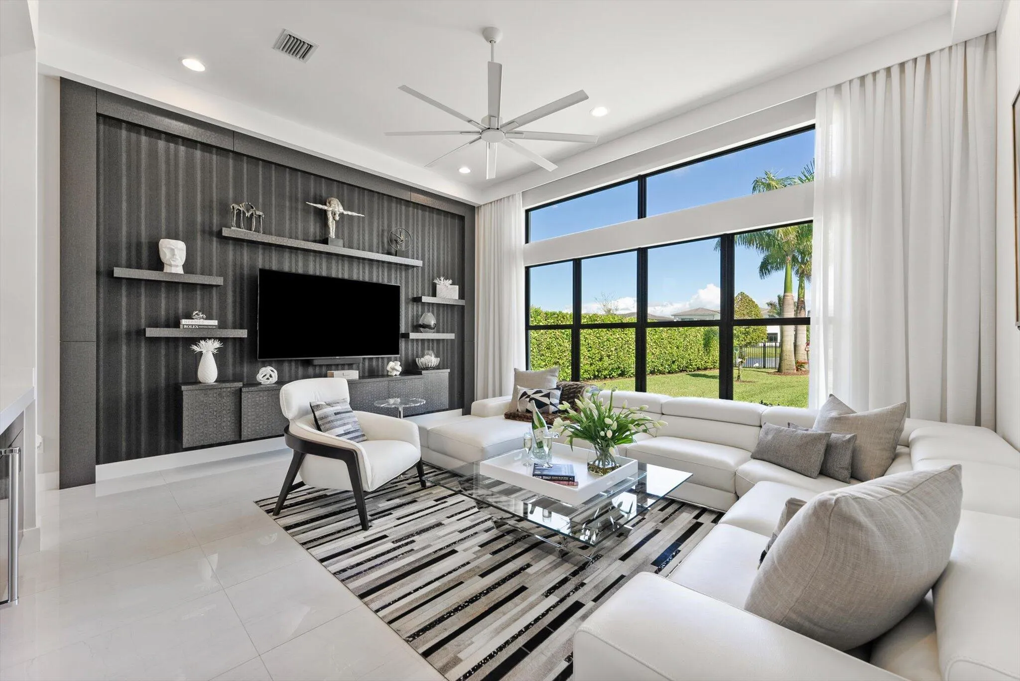 ENTERTAINMENT/GAME ROOM
