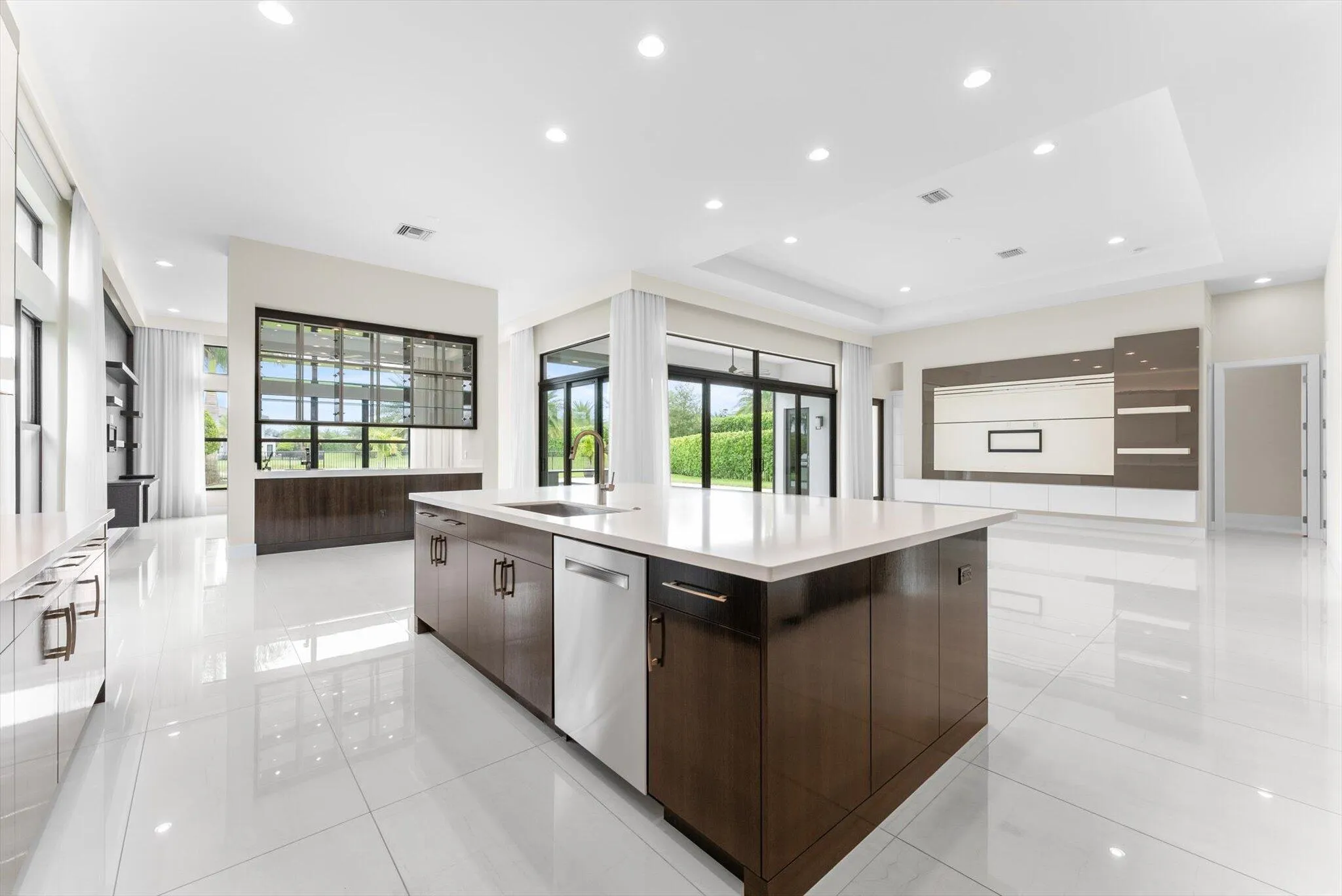 GOURMET CHEF'S KITCHEN - VACANT, UNFURNISHED, MOVE-IN READY