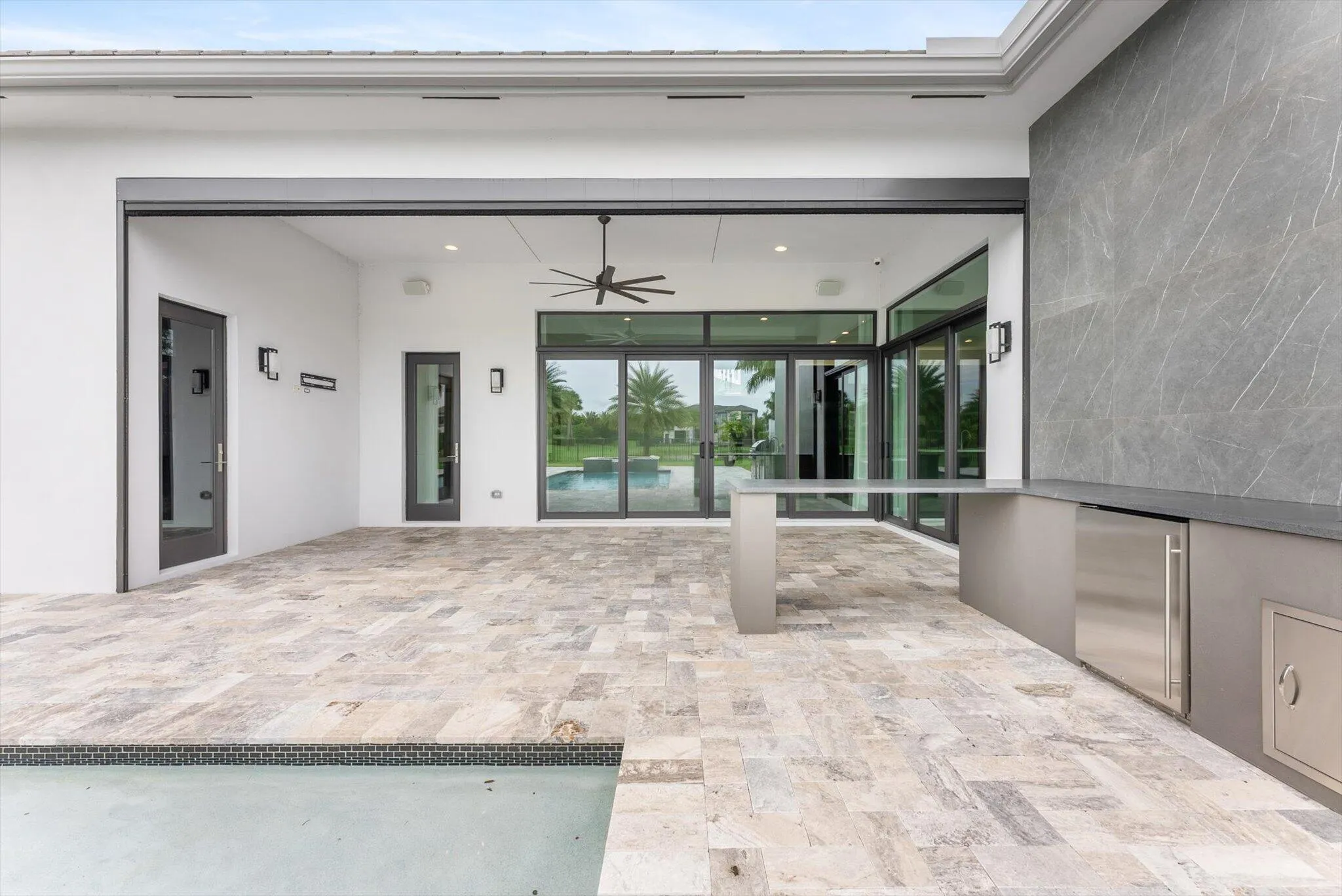 CUSTOM SUMMER KITCHEN & BBQ - VACANT, UNFURNISHED, MOVE-IN READY