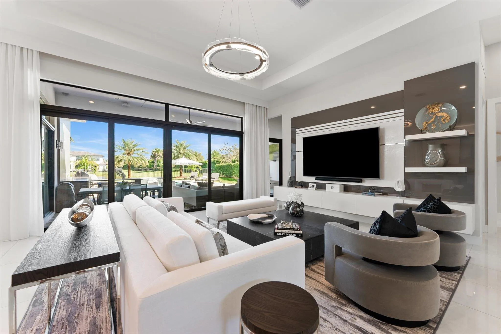 GREAT ROOM/LIVING ROOM