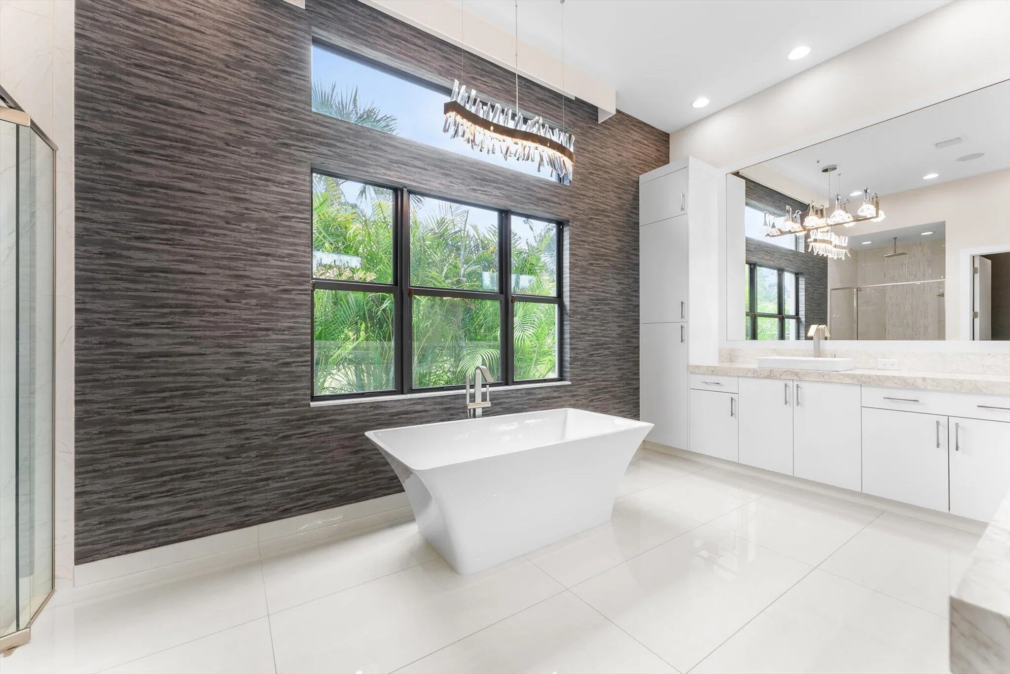 PRIMARY SPA BATHROOM - VACANT, UNFURNISHED, MOVE-IN READY