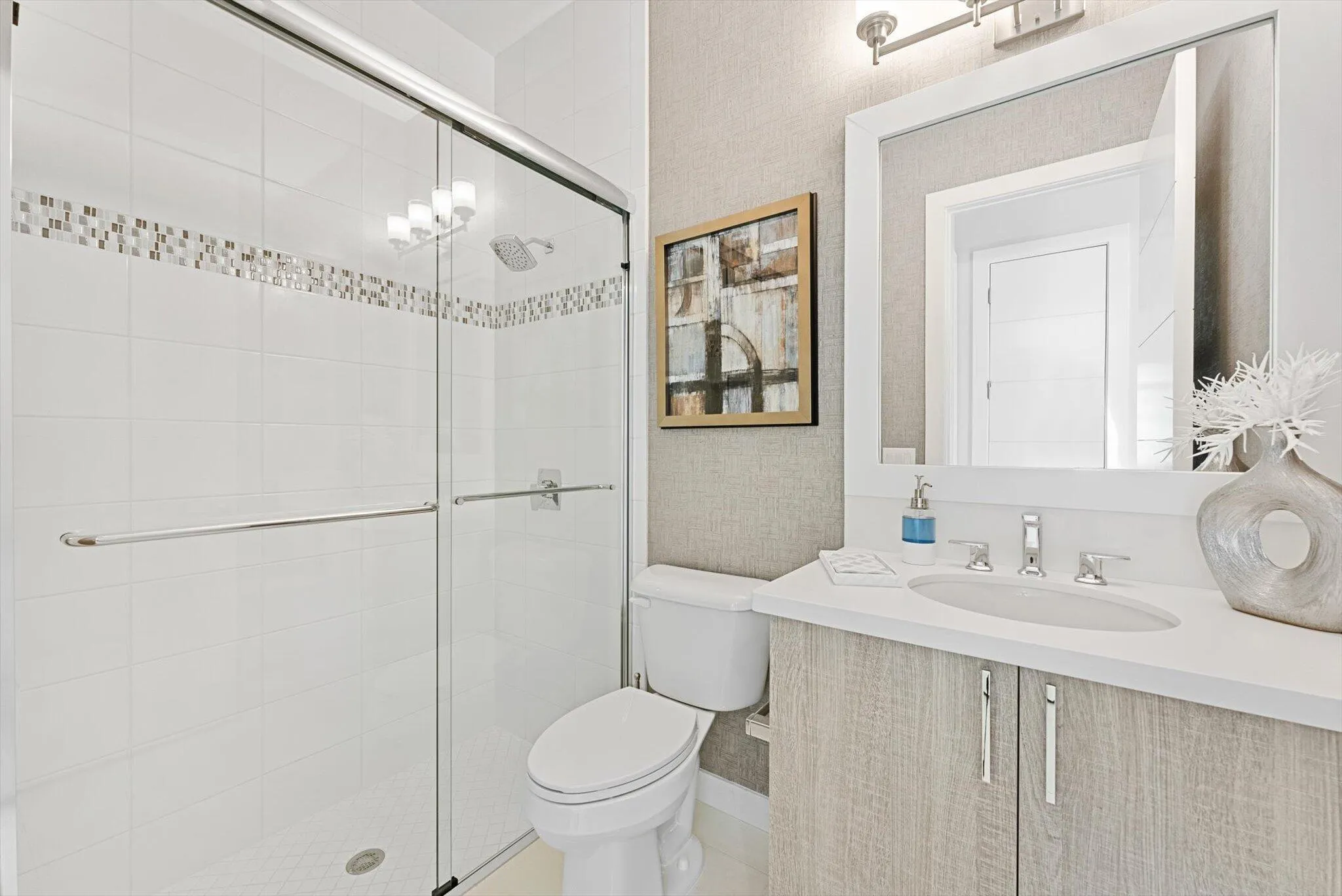 EN SUITE BATHROOM - BEDROOM 2