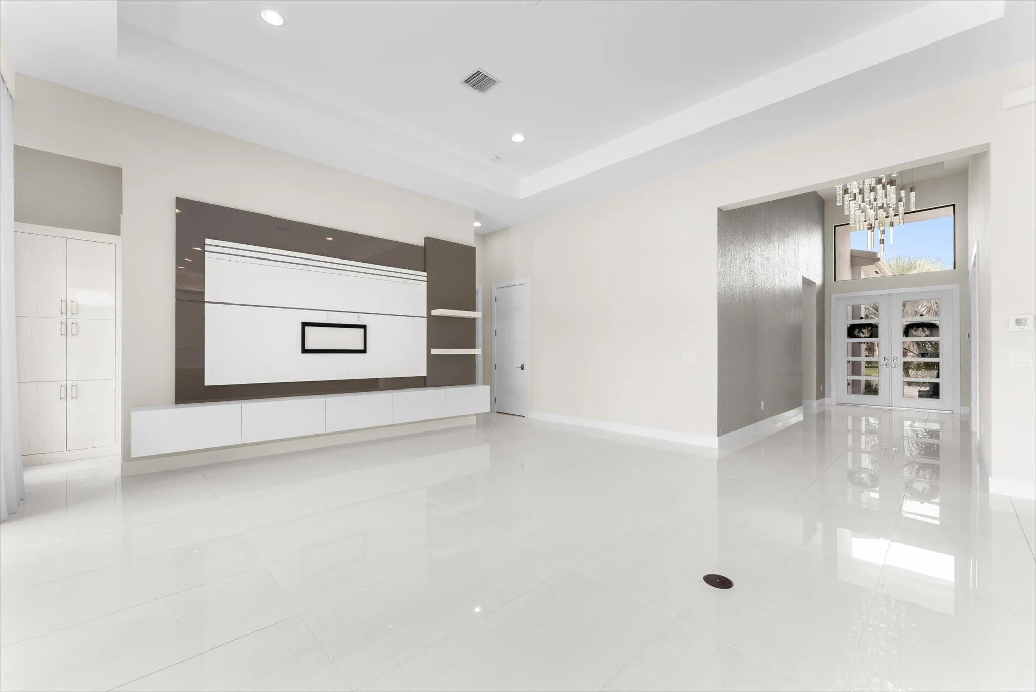 GREAT ROOM/LIVING ROOM- VACANT, UNFURNISHED, MOVE-IN READY