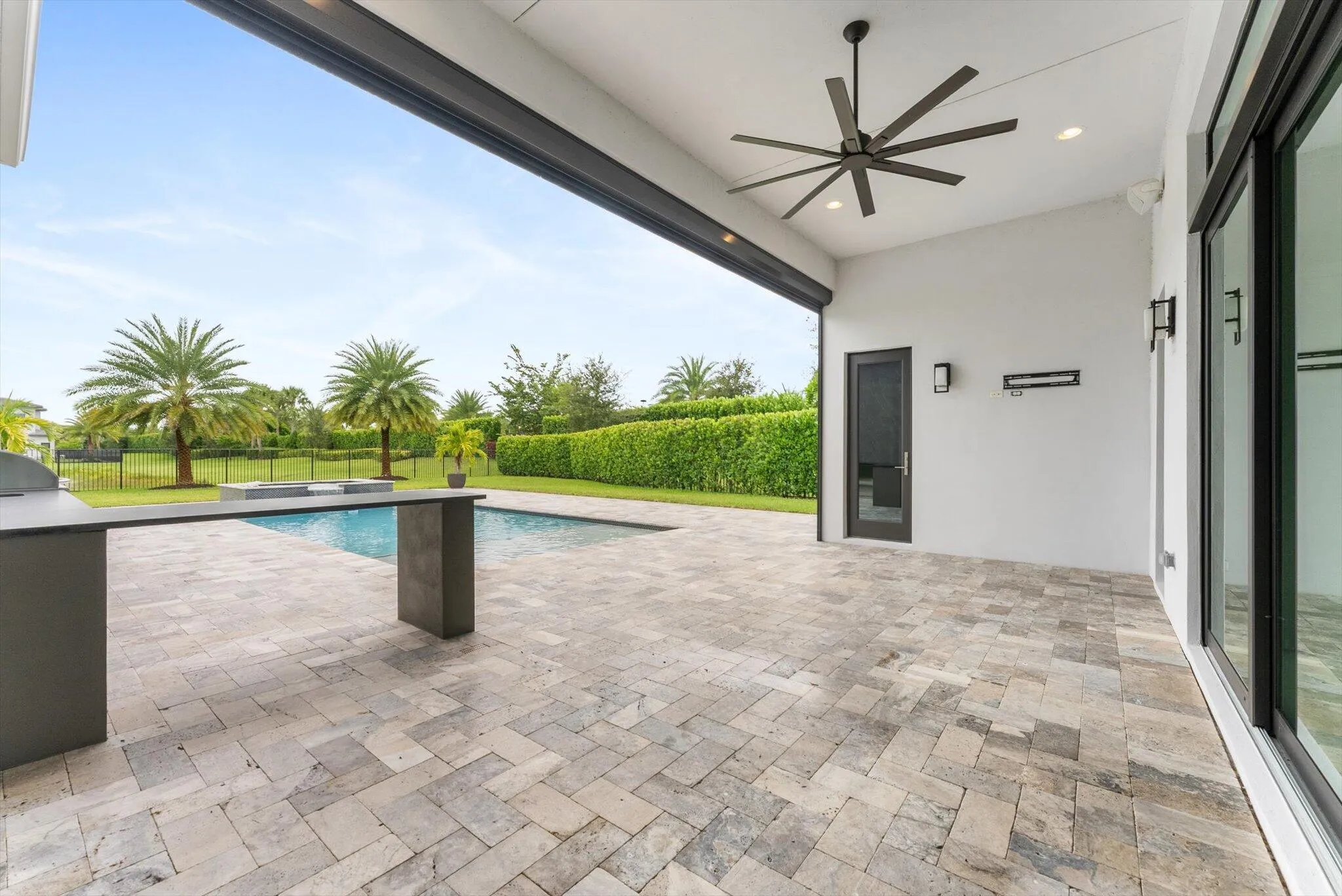 COVERED PATIO WITH PHANTOM RETRACTABLE SCREEN - VACANT, UNFURNISHED, MOVE-IN READY
