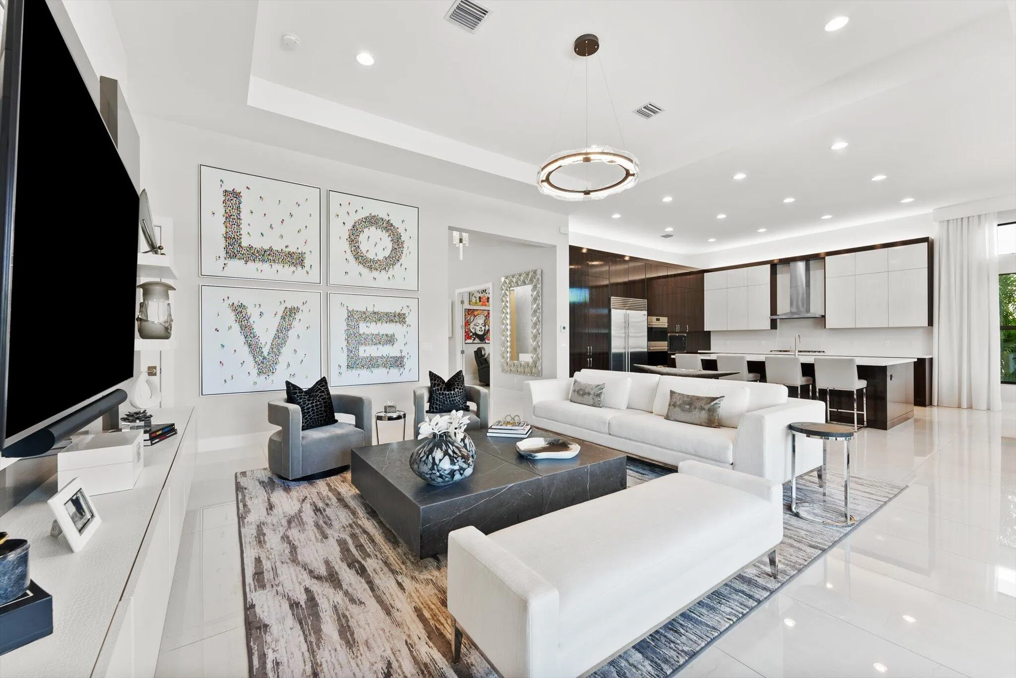 GREAT ROOM/LIVING ROOM
