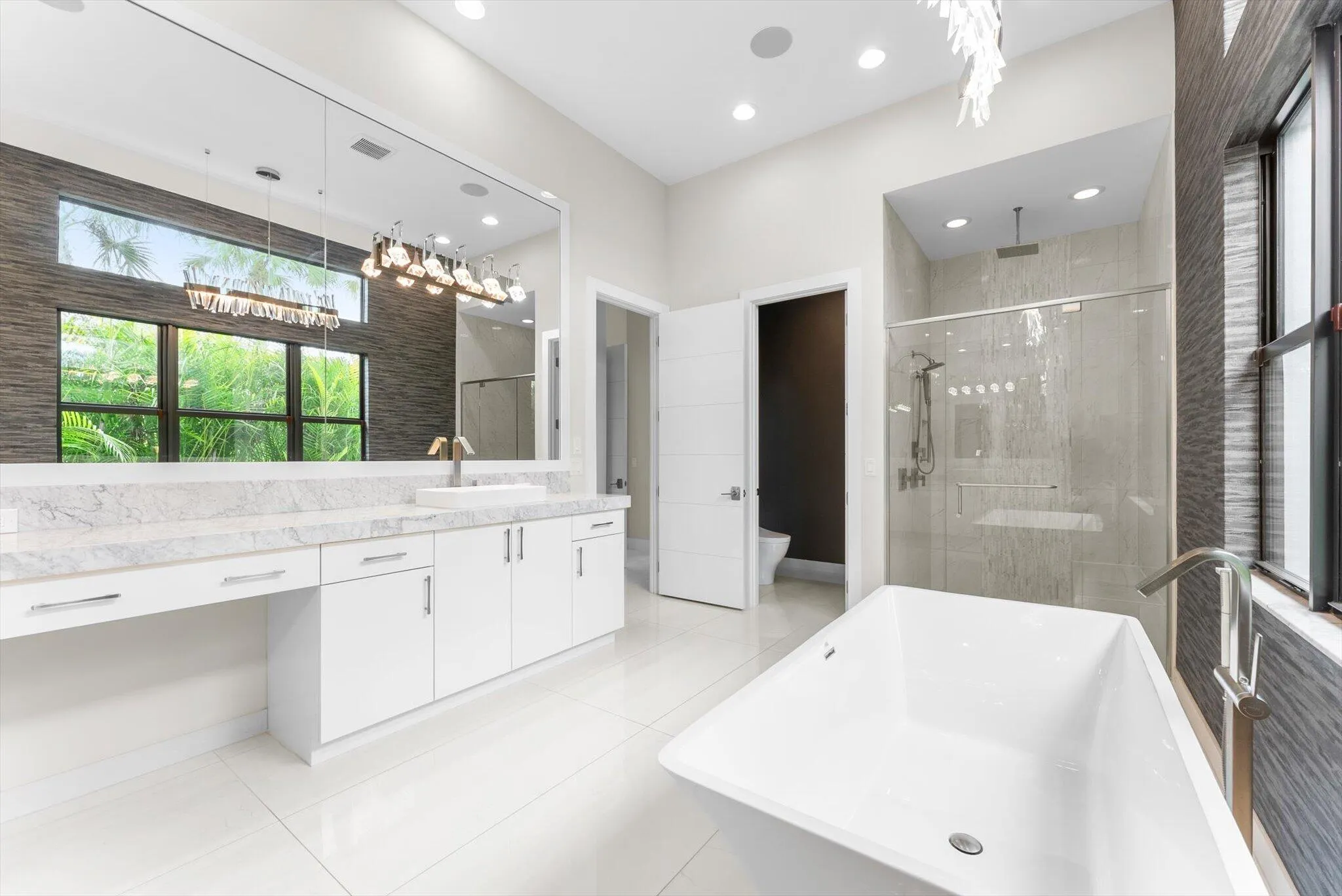 PRIMARY SPA BATHROOM - VACANT, UNFURNISHED, MOVE-IN READY