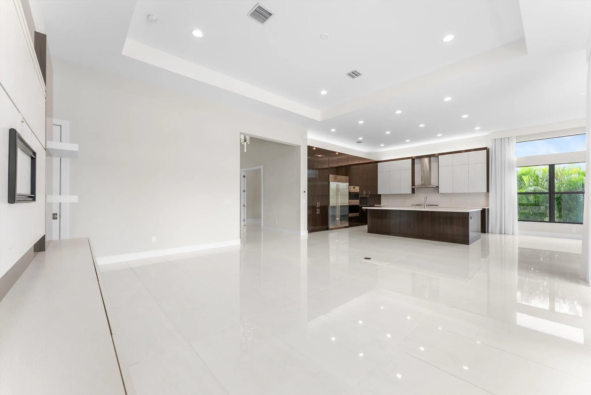 GREAT ROOM/LIVING ROOM - VACANT, UNFURNISHED, MOVE-IN READY