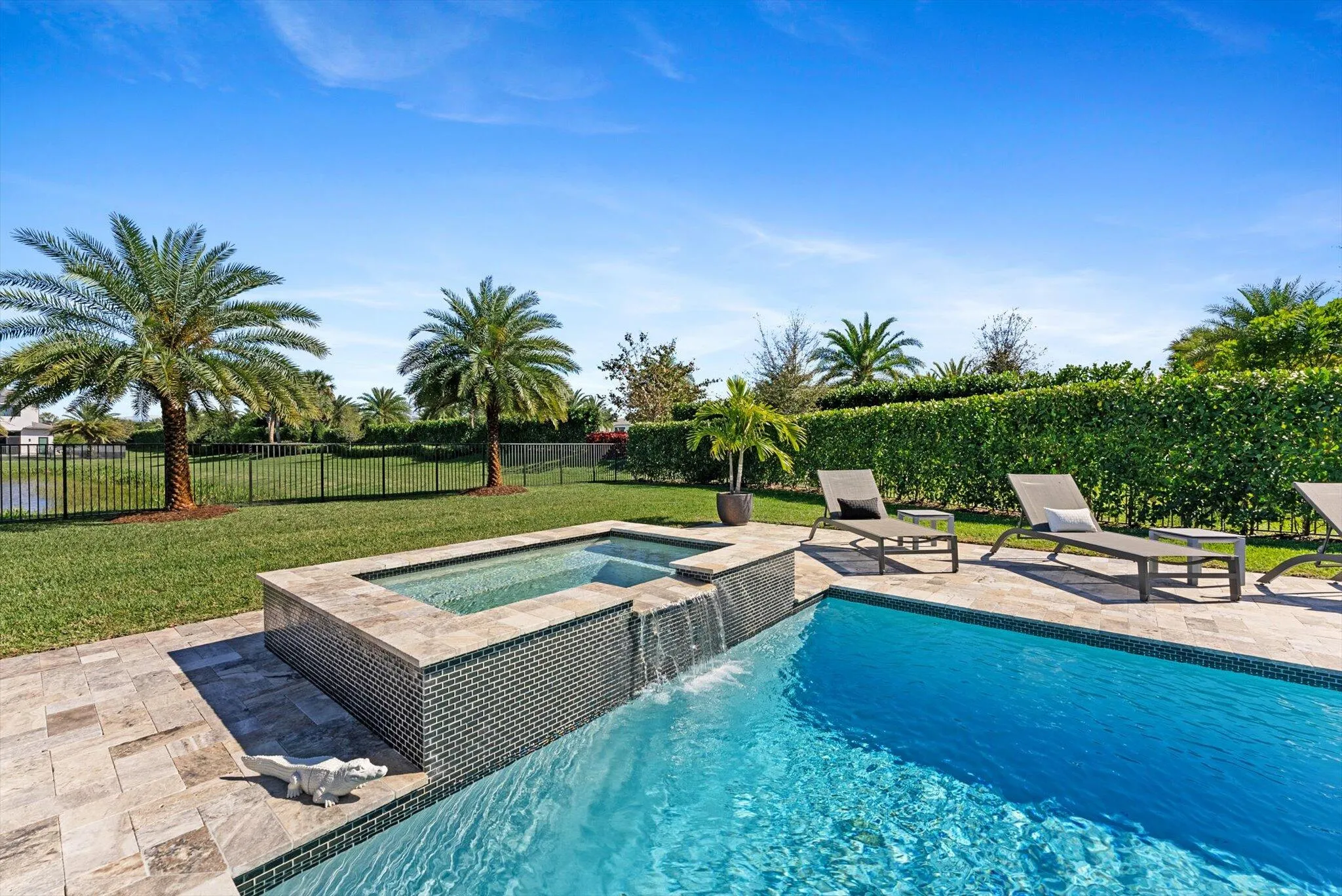 POOL WITH SPA - SUN SHELF, BUBBLERS, LIGHTS, FOUNTAIN