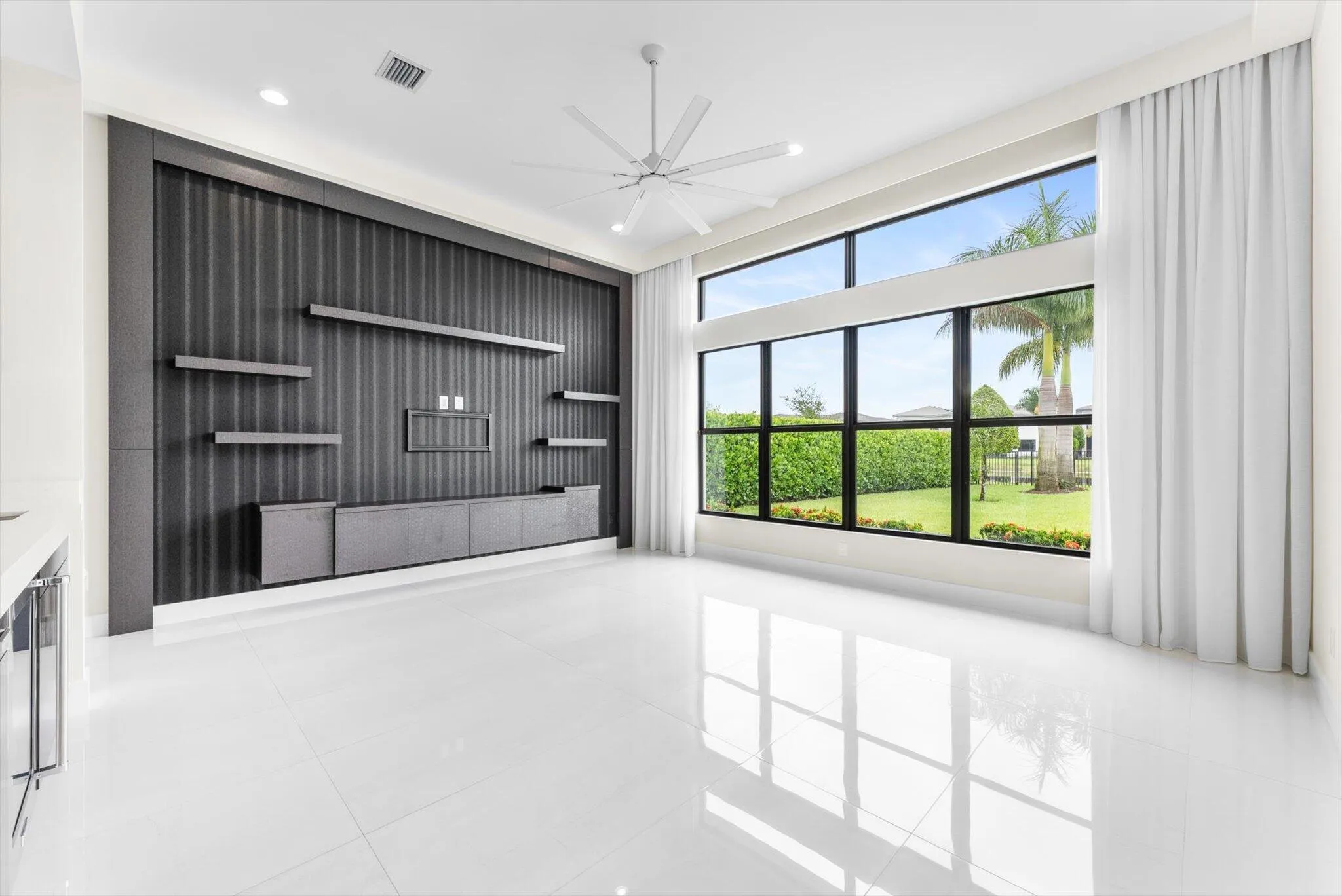 ENTERTAINMENT/GAME ROOM - VACANT, UNFURNISHED, MOVE-IN READY