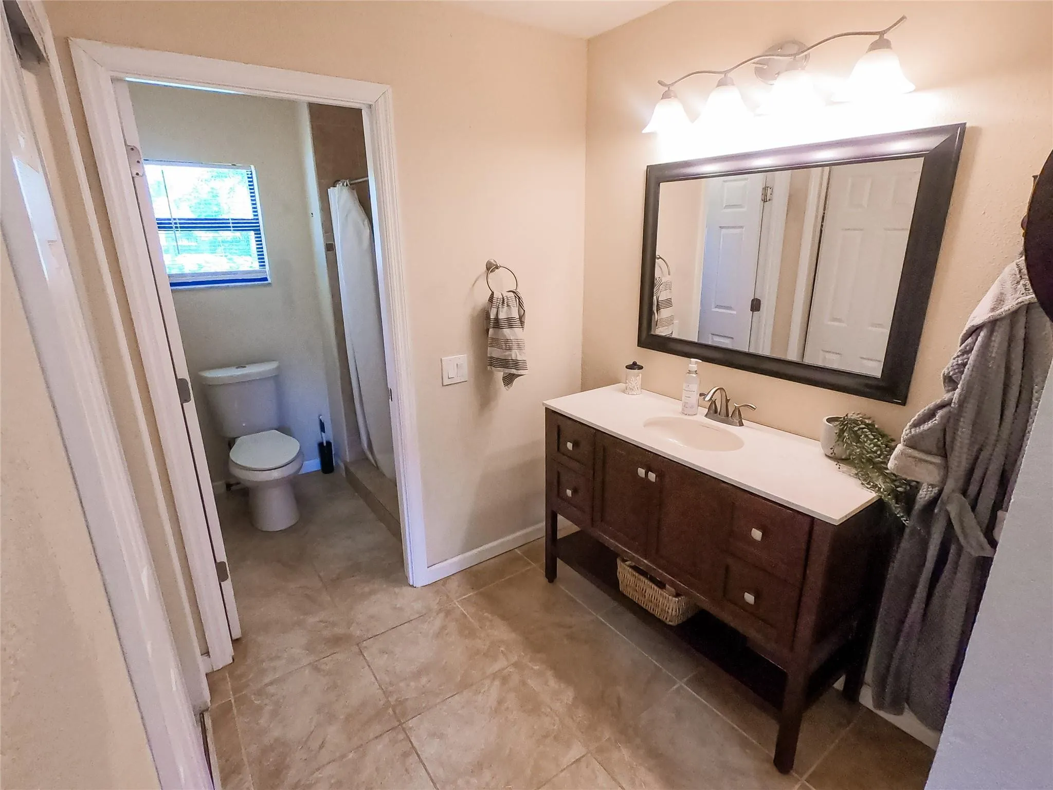 Master bath with walking closet