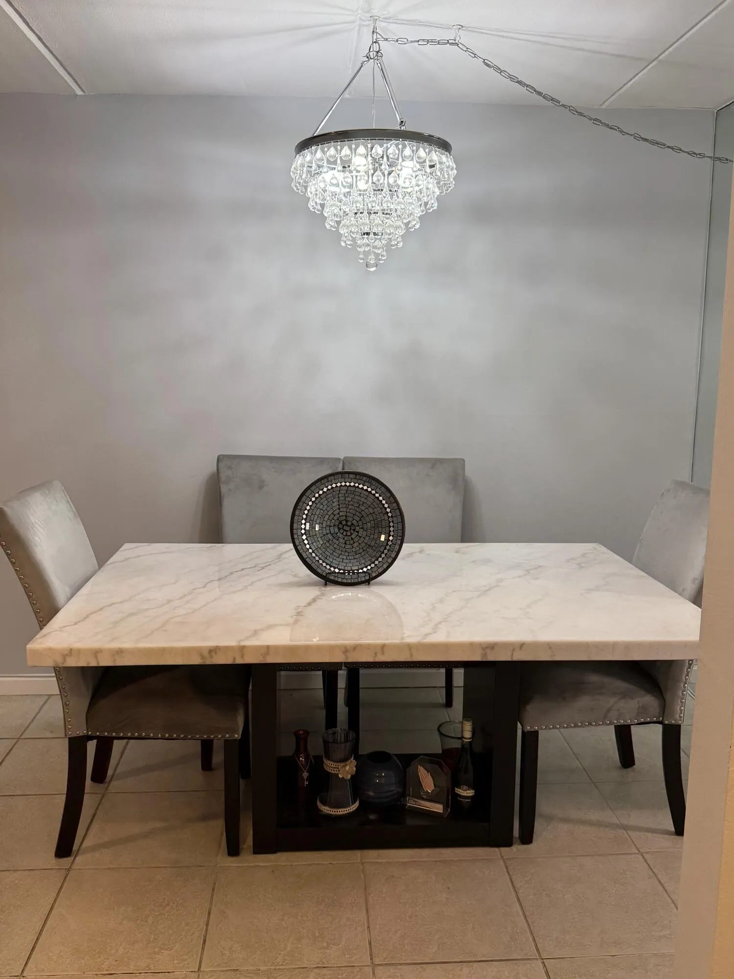 Dining area featuring a crystal chandelier and light-toned tile flooring