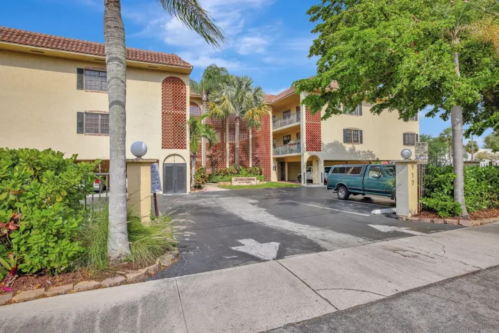 Crossroads Condominium Community