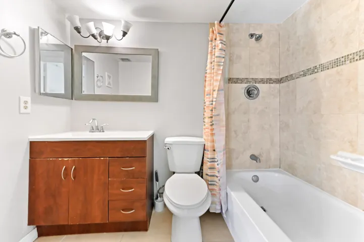15 Bathroom 01