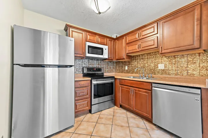 10 Kitchen 01