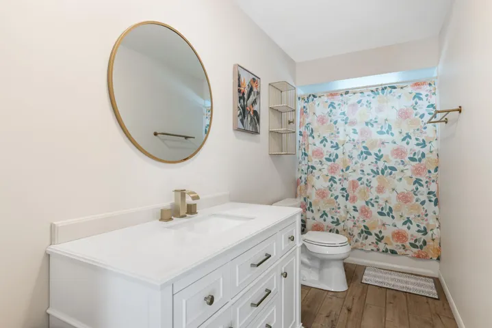 Guest bathroom 2