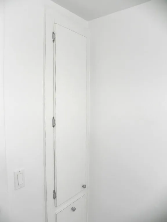 1/2 BATH STORAGE