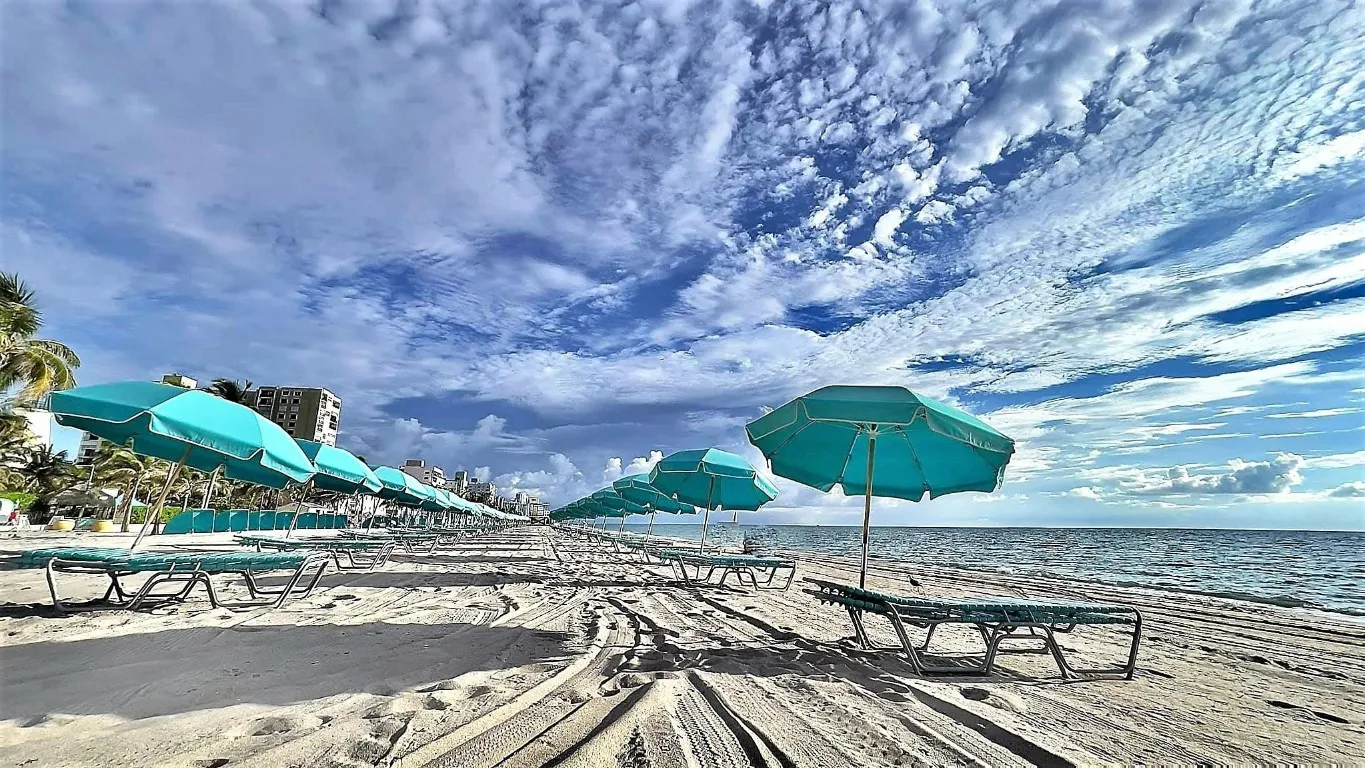 15 MINUTES FROM HOLLYWOOD BEACH