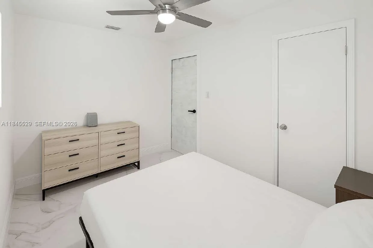 Comfortable room size - Master Bedroom #1