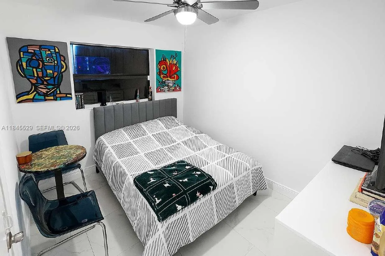 Comfortable room size - Bedroom #3