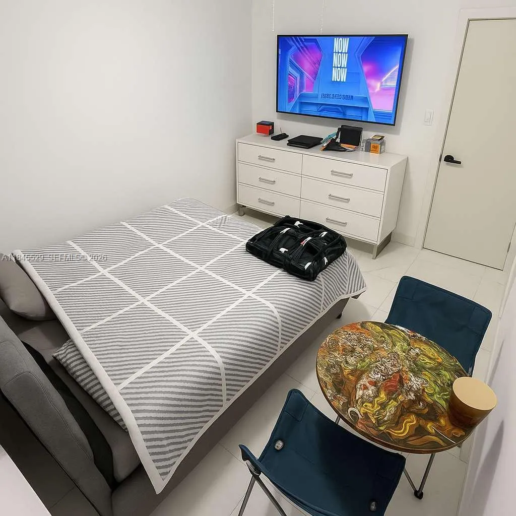 Comfortable room size - Bedroom #3