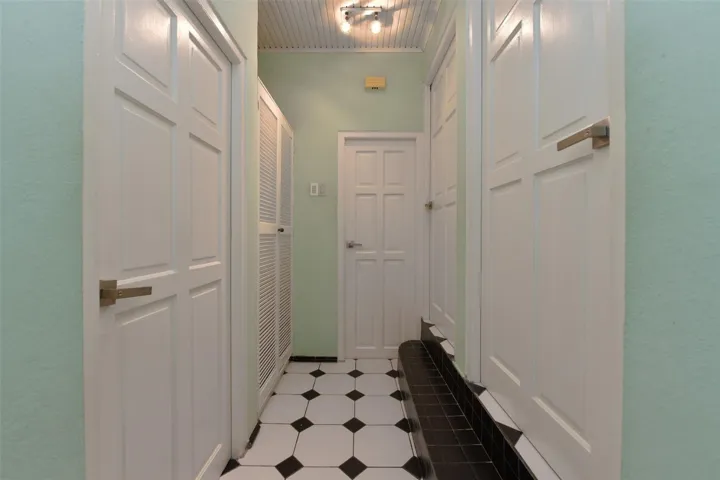 hallway to bedrooms