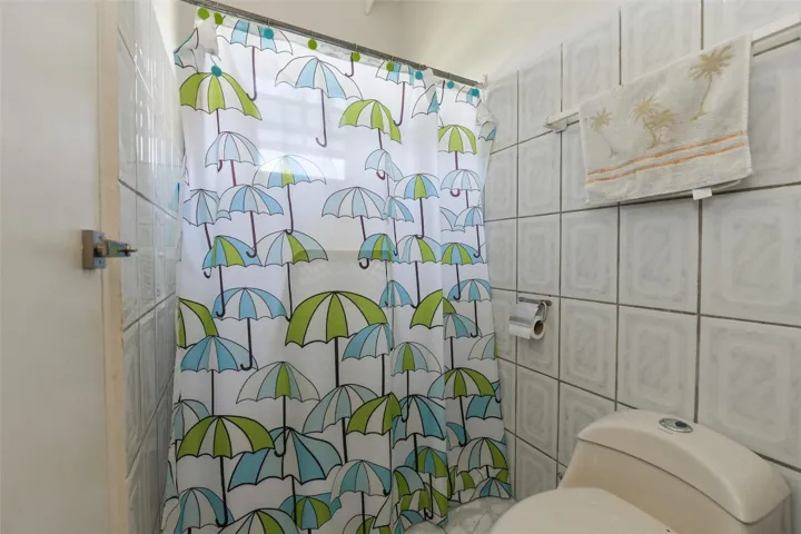 guest quarters bathroom