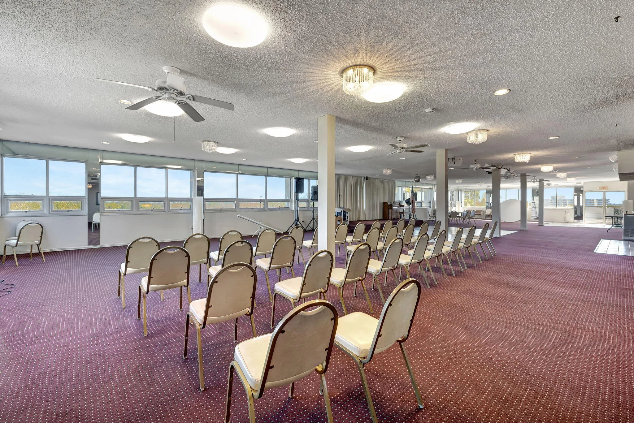 LARGE BALLROOM
