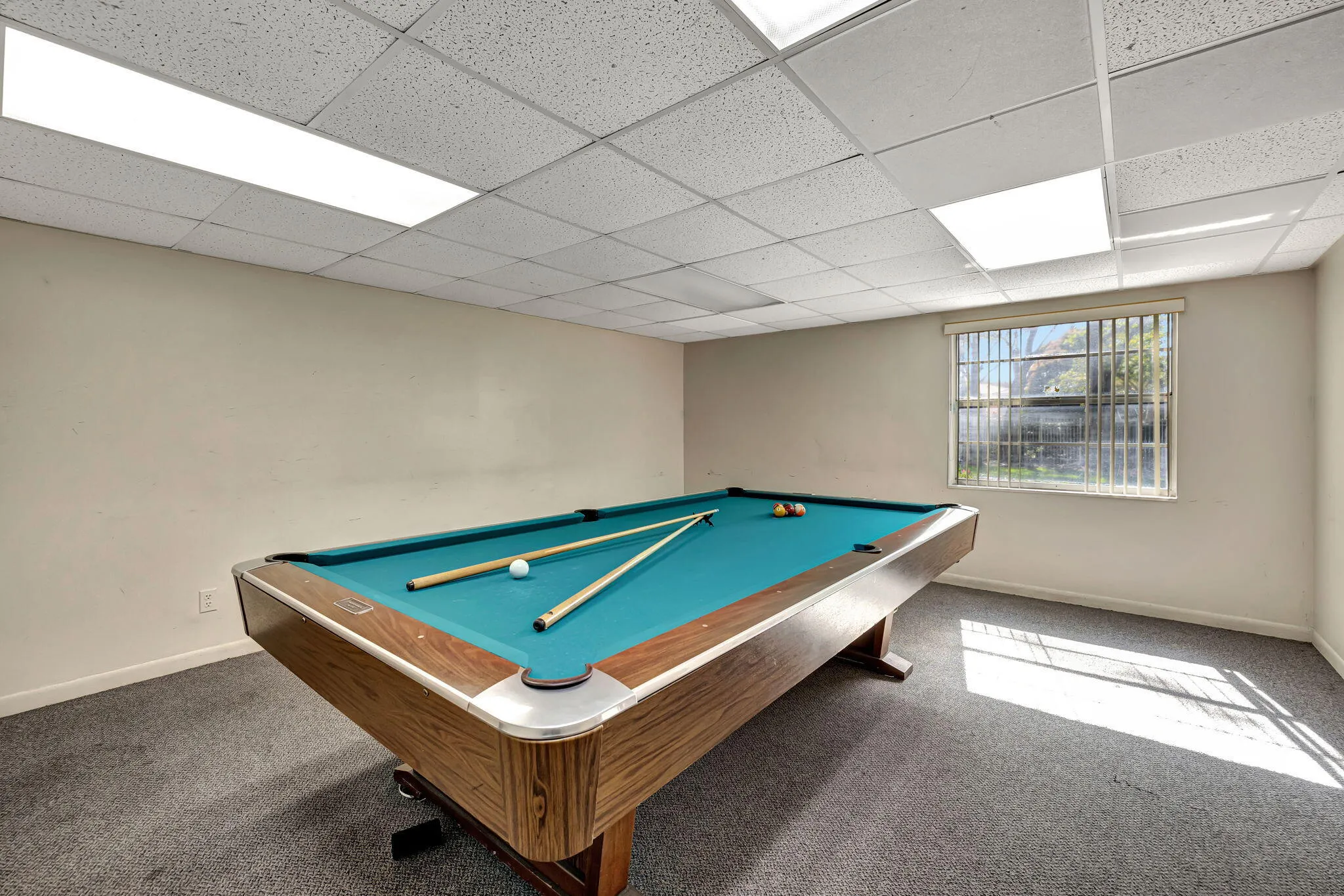 BILLARD ROOM