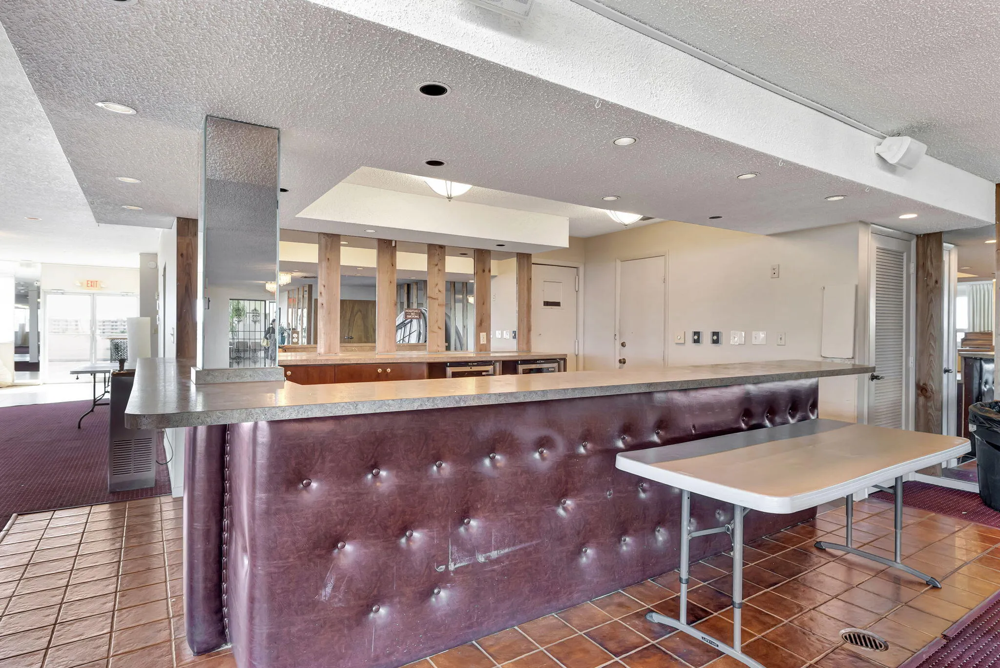 BALLROOM BAR