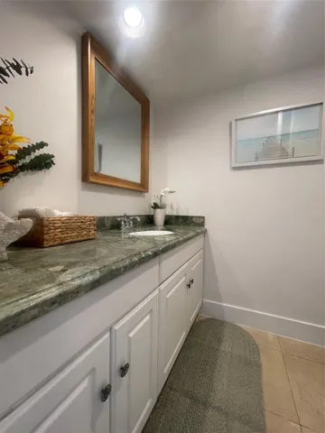 1/2 Bath Downstairs