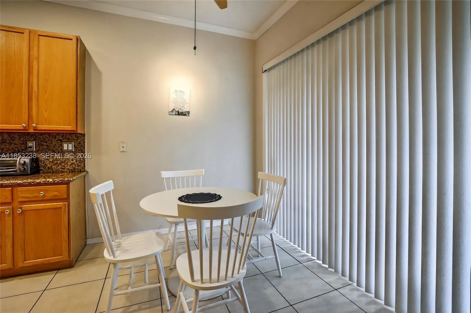Eat-in kitchen space