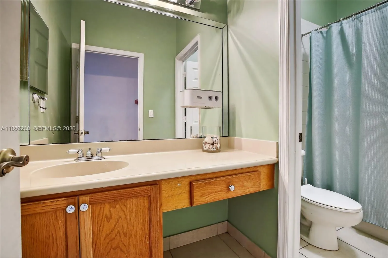2nd full bathroom - toliet/shower separation from sink area