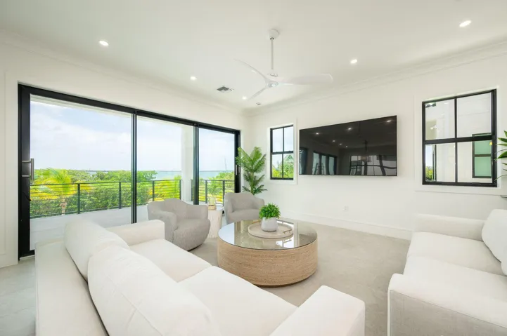 37-web-or-mls-NDP-231-E-Shore-6--10
