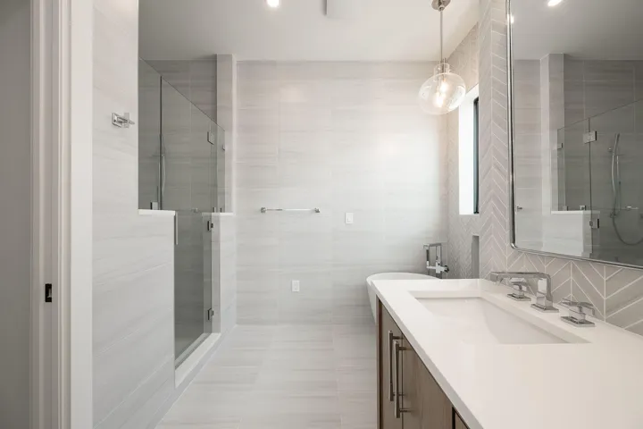 87-web-or-mls-NDP-231-E-Shore-6-8417