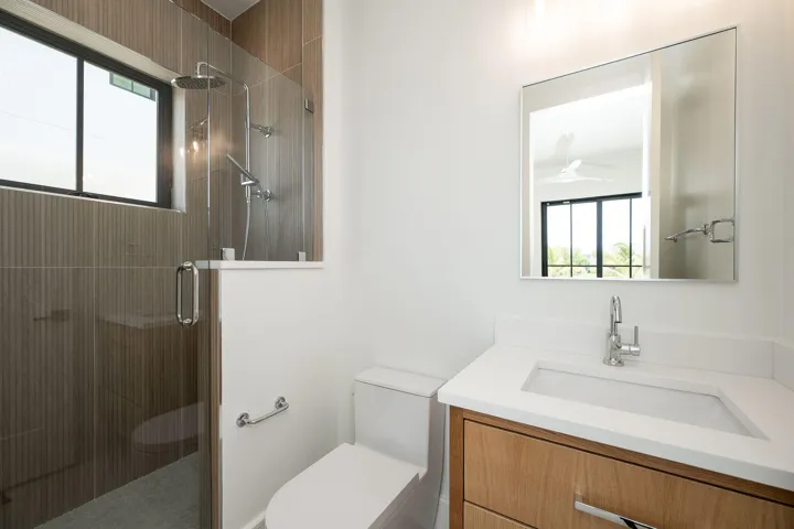 63-web-or-mls-NDP-231-E-Shore-6-8260
