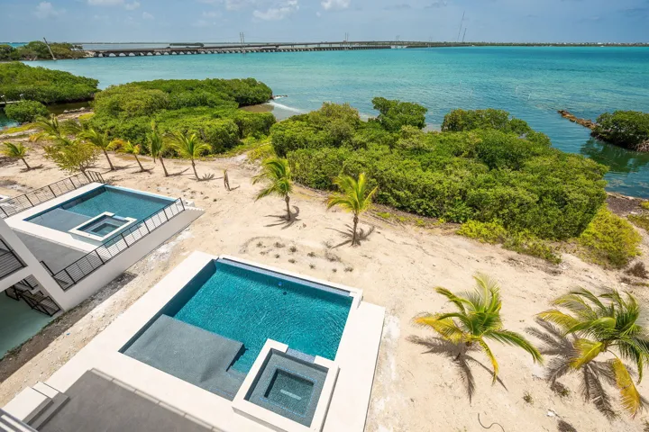 80-web-or-mls-NDP-231-E-Shore-6-8405