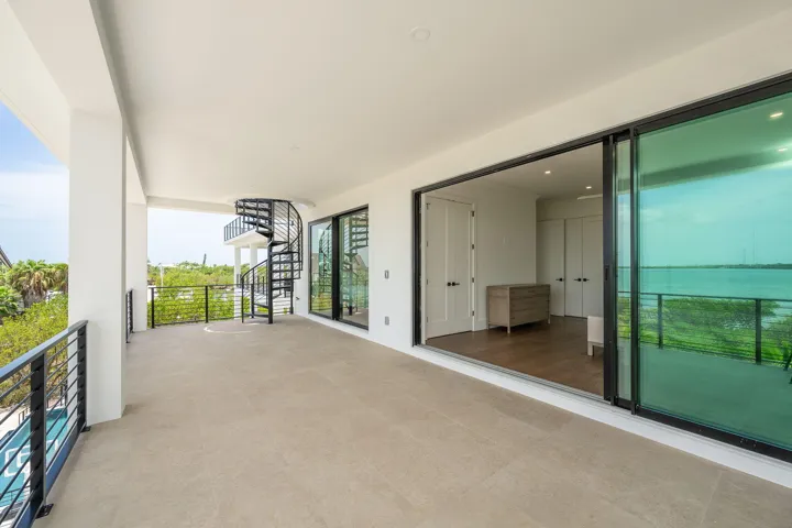42-web-or-mls-NDP-231-E-Shore-6--16